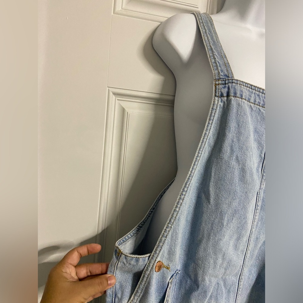 D8- Universal Thread Light Wash Denim Overall Dre… - image 3